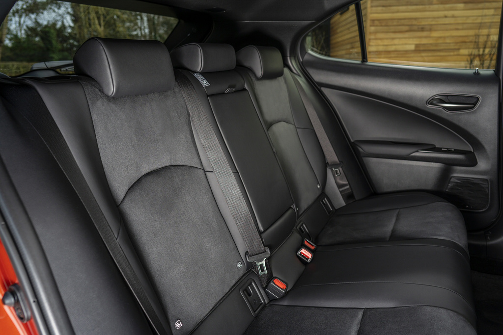 Lexus Ux 250h 2.0 5dr CVT 17in/Premium Pack/without Nav