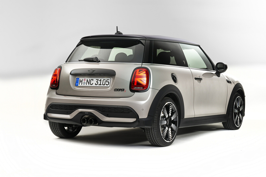MINI Hatchback 1.5 Cooper Shadow Edition 3dr Auto Comfort Pack