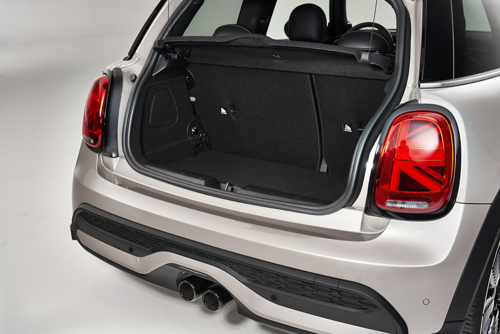 MINI Hatchback 1.5 Cooper Shadow Edition 3dr Comfort/Nav Pack