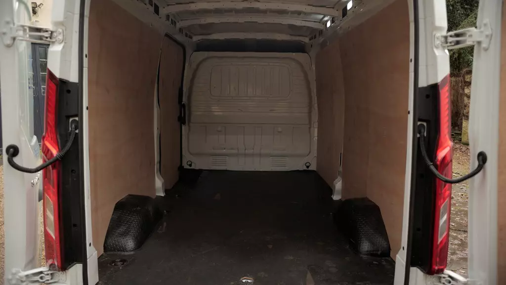 Maxus Deliver 9 E LWB Electric FWD 150KW High Roof Van 51.5Kwh Auto