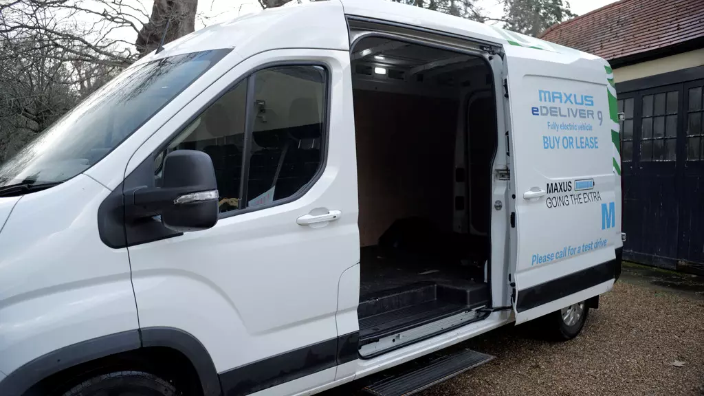 Maxus Deliver 9 E MWB Electric FWD 150KW High Roof Van 72KWH Auto