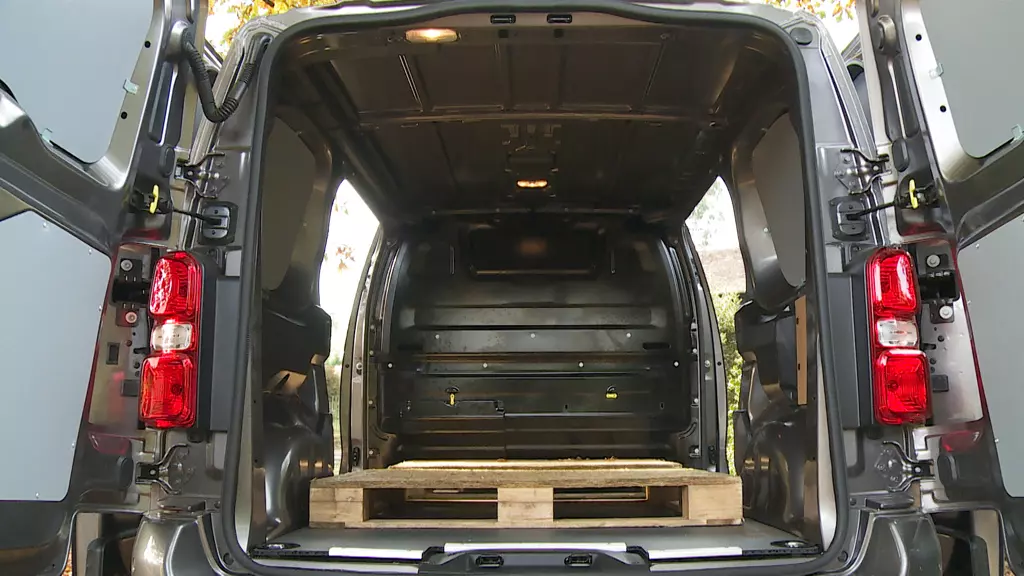 Peugeot Expert L2 Diesel 1.5 Bluehdi 120 Professional Van